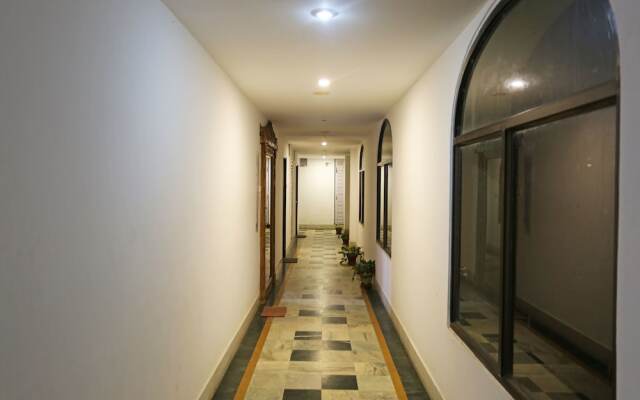 OYO Capital O 5879 Radha Damodar Residency