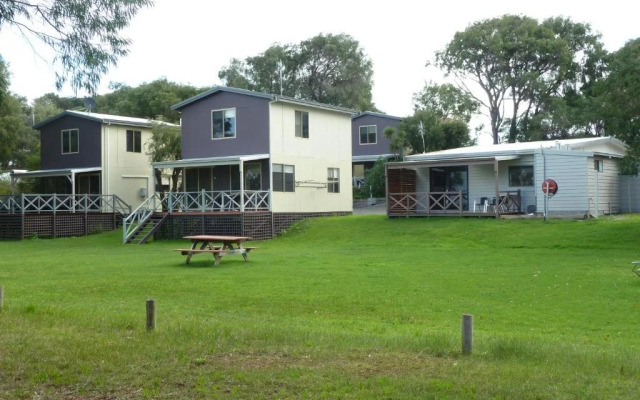Lilacs Waterfront Villas and Cottages