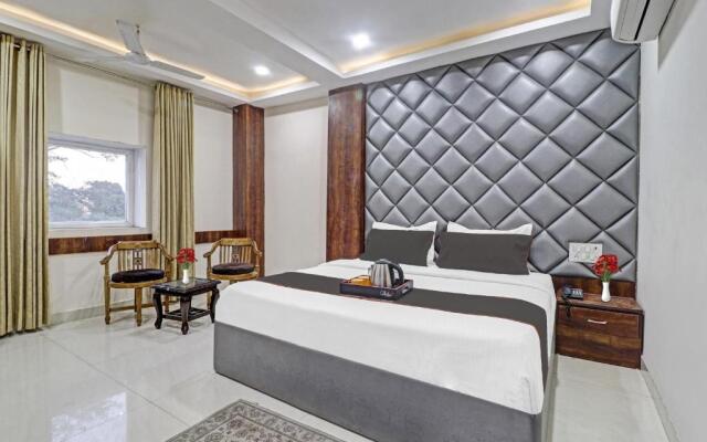 Collection O 703562 Hotel Apple Grand
