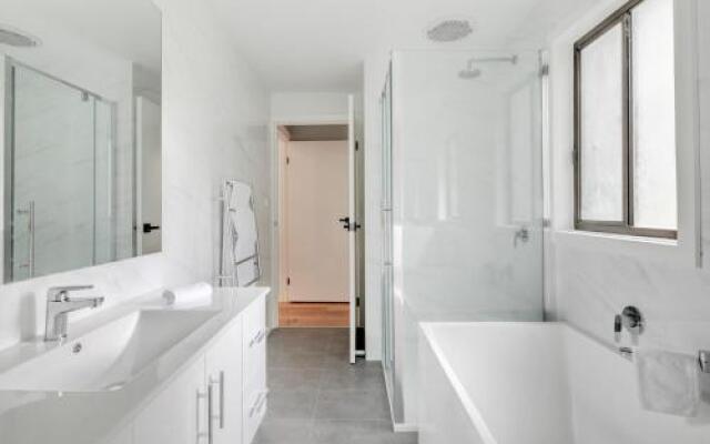 East Tempy - House & Bungalow