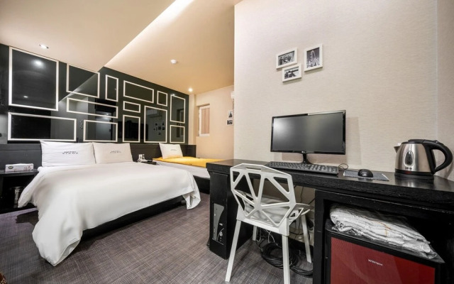 Seongbuk (Bomun-Dong) Piano