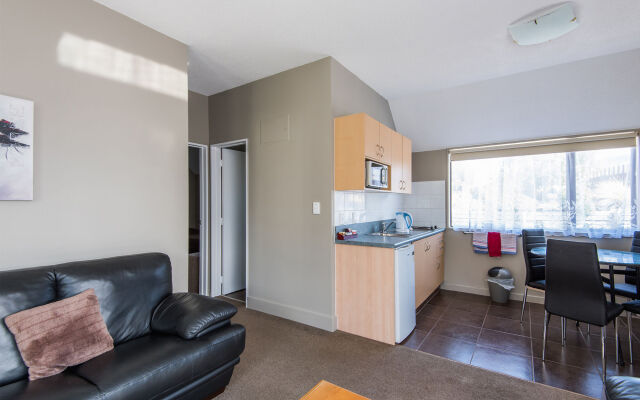 Manuka Crescent Motel