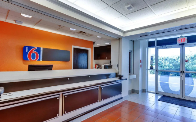 Motel 6 Lewisville, TX - Dallas