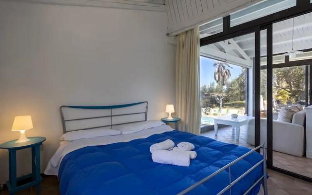 Villa Retreat With Mesmerizing sea View