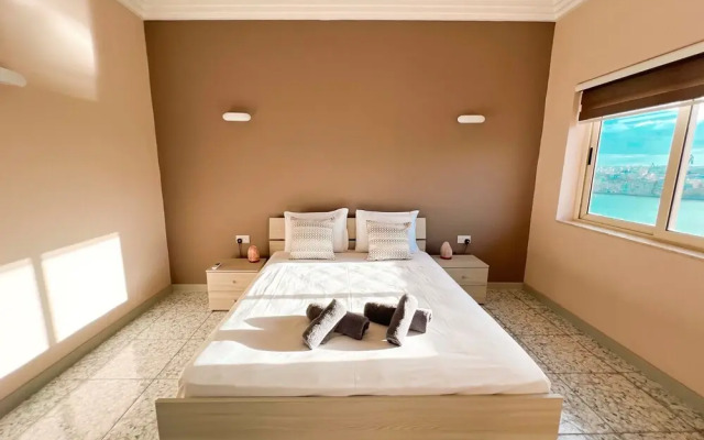 Harbour View Spacious 2BR Apartment