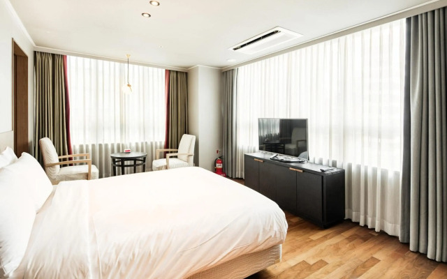 Ramada Hotels & Suites Seoul Namdaemun