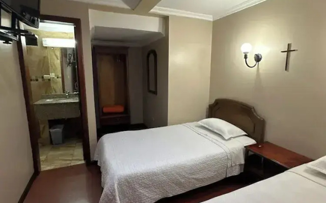 Hotel & Suites El Quijote