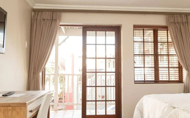Loerie Guest Lodge