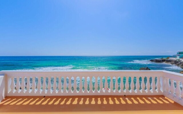 Villa Elena - Entire Property