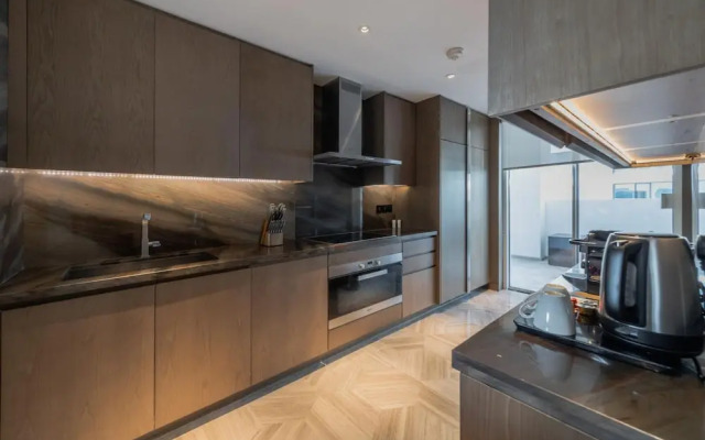 DXB - Five - 31201 - PJ