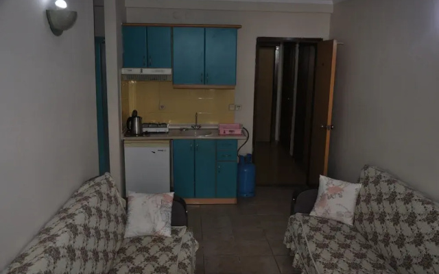 Basil's Apart Hotel