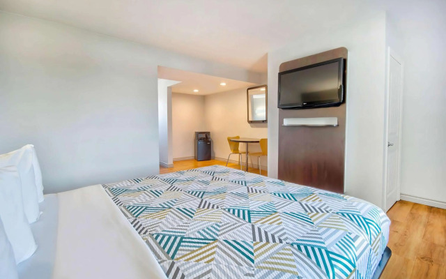Motel 6 Gardena