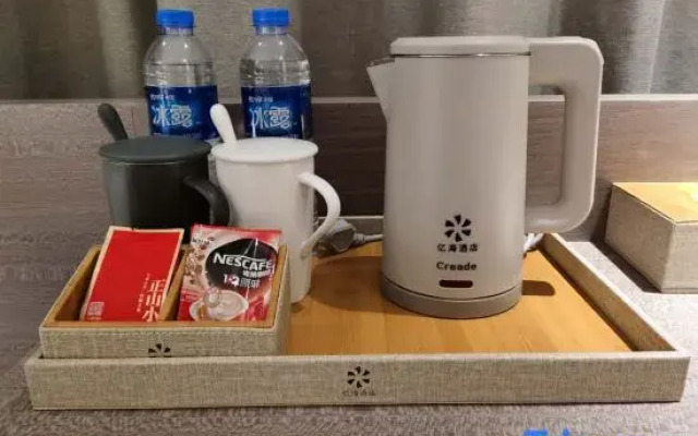 Yihai Hotel (Zhengzhou South China City Longhu Jinyi City Shopping Center Branch)