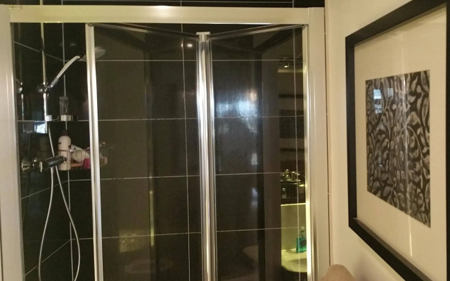 The Luxurious Suite (Peymans)