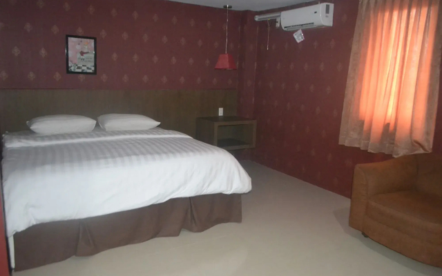 OYO 2574 Z Suites Hotel