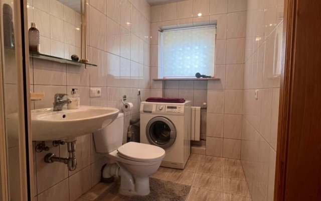 Private room, private bathroom, private entrance in private house