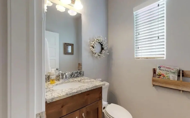 Southern Comfort 3 Bedroom Apts by RedAwning