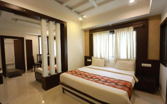OYO 11414 Hotel Silver Suites