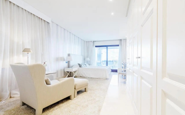 LUXURY APARTMENT FRONTAL BEACH in Doncella Beach