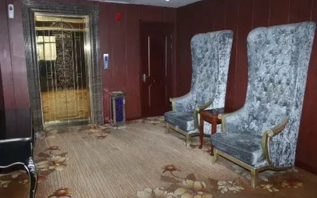Hot Spring Holiday Hotel