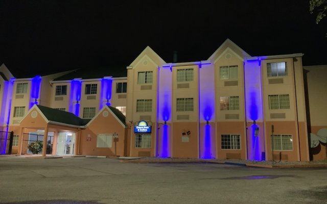 Microtel Inn And Suites Tampa Stadium