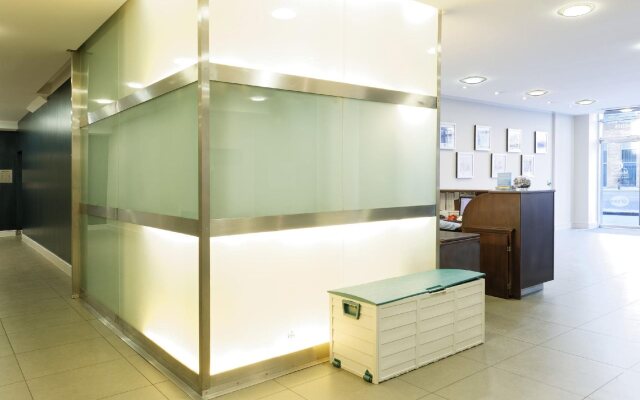 Marlin Aldgate Tower Bridge