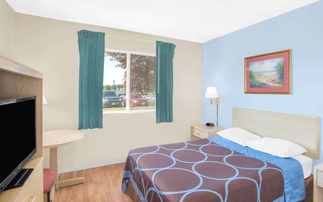 Super 8 by Wyndham Canandaigua