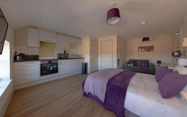 Isabella House - Hereford City Centre Aparthotel, By RentMyHouse