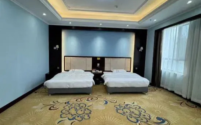 Linjiang Huayuan Hotel