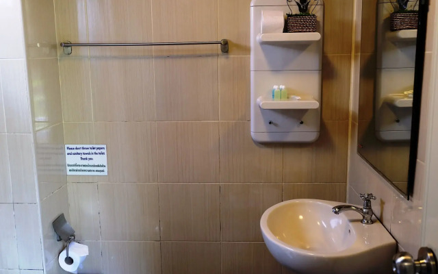Chilli Hotel & Restaurant