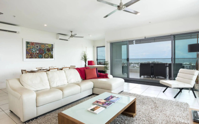Darwin Executive Suites & FREE CAR