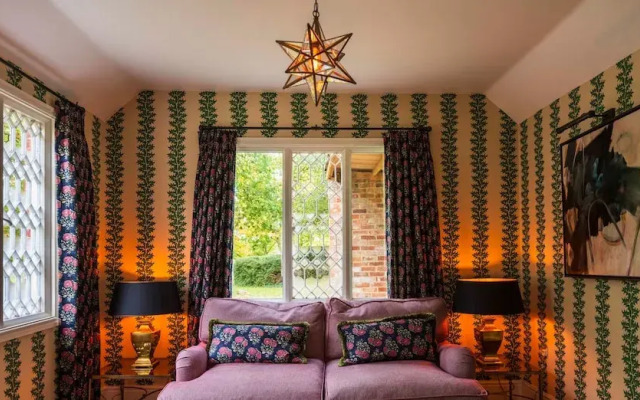 Luxurious Vineyard Hideaway At Stanlake Park