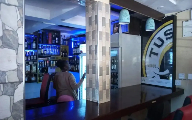 Bricks Pub & Hotel - Adults Only