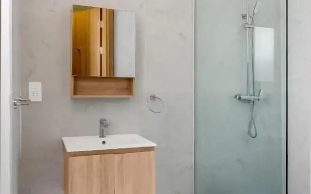 Four-Two Africa Lane Luxury Apartment