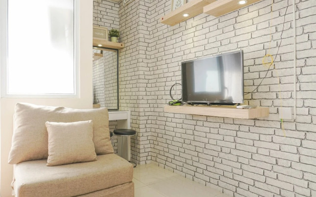 Comfy and Beautiful Studio Green Pramuka Apartment