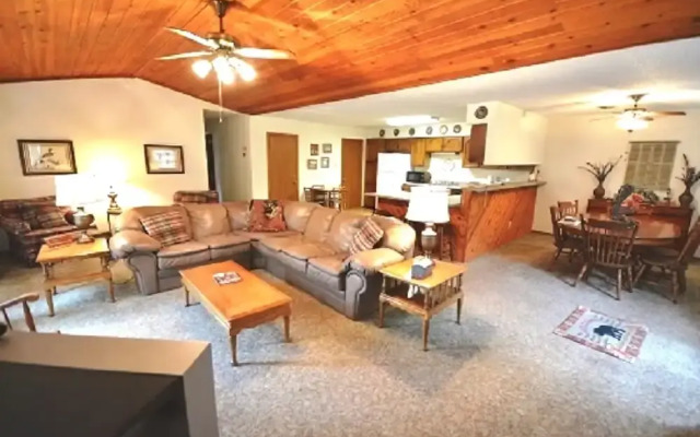 English - Three Bedroom Cabin