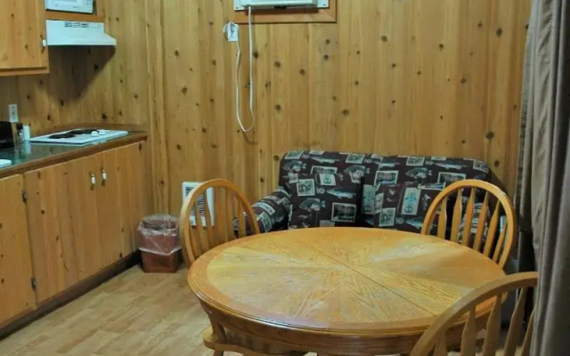 Gwin's Lodge & Roadhouse Est. 1952