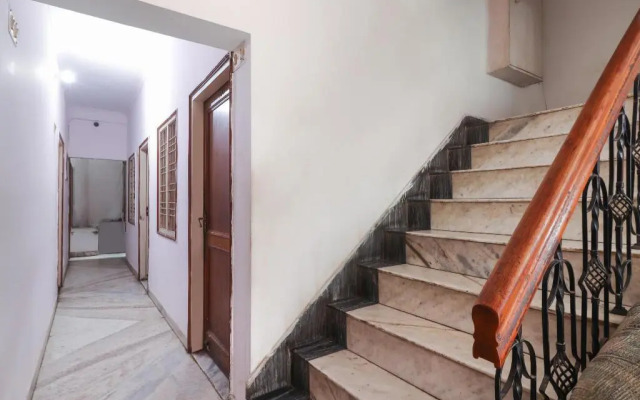 Hotel Raj Palace by OYO Rooms