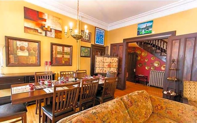 Carriage House Inn