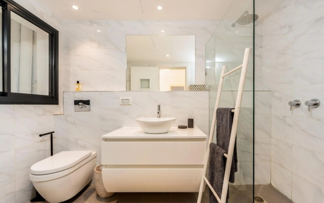 2 Bedroom Duplex with Amazing Sea View Terrace