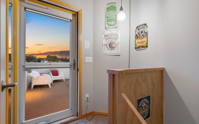 Sleek Home Near Old Town W/ Rftp Hot Tub & Mtn Views