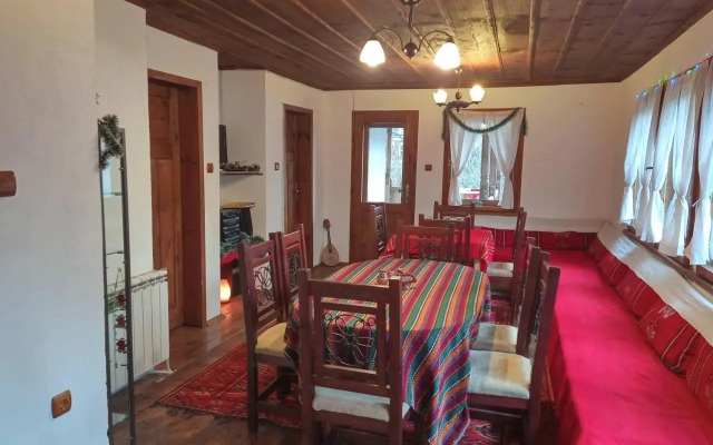 Villa Lyutovi Holiday Home