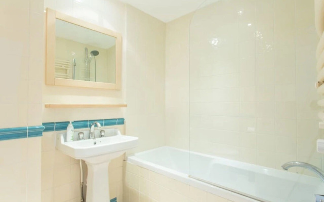 The Harrods Mews Modern 4Bdr Mews Home With Terrace