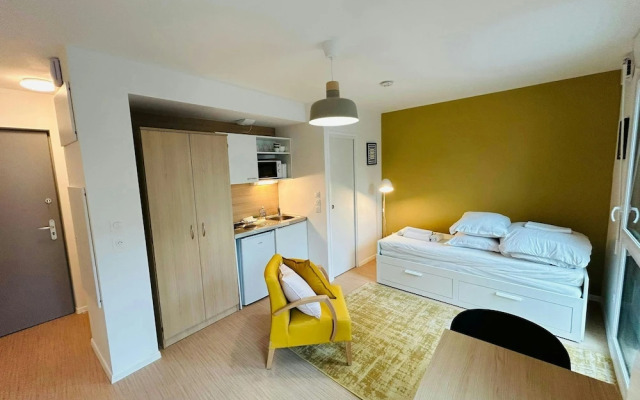 We Live In R - Suite 101