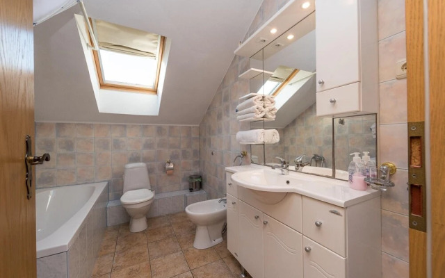 House With 7 Bedrooms In Sabunike With Private Pool Enclosed Garden And Wifi