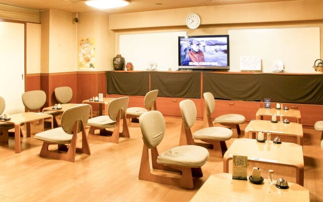 New Japan Capsule Hotel Cabana - Caters to Men