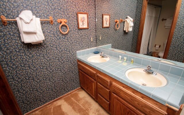 Mountainback #42, Loft, Corner 2 Bedroom Condo