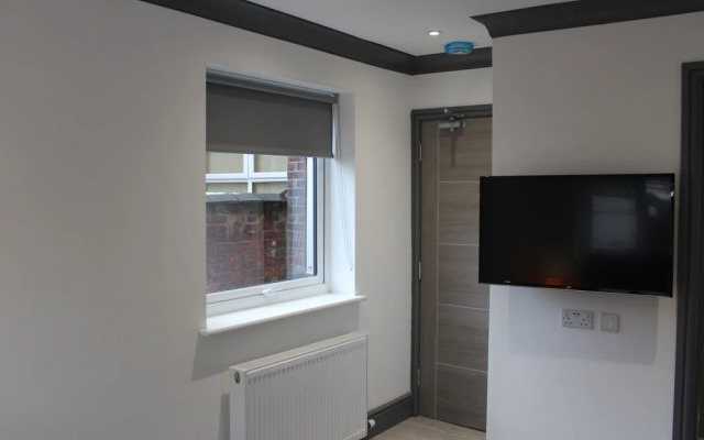 Townhouse @ 282 Walthall Street Crewe