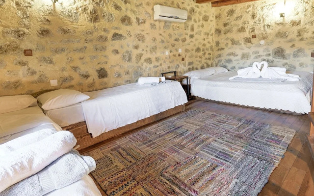 Inviting Villa In Palaiochora With Sea And Mountain Views