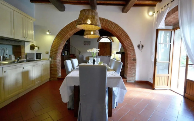 Villa in Tuscany With Pool Near Cortona